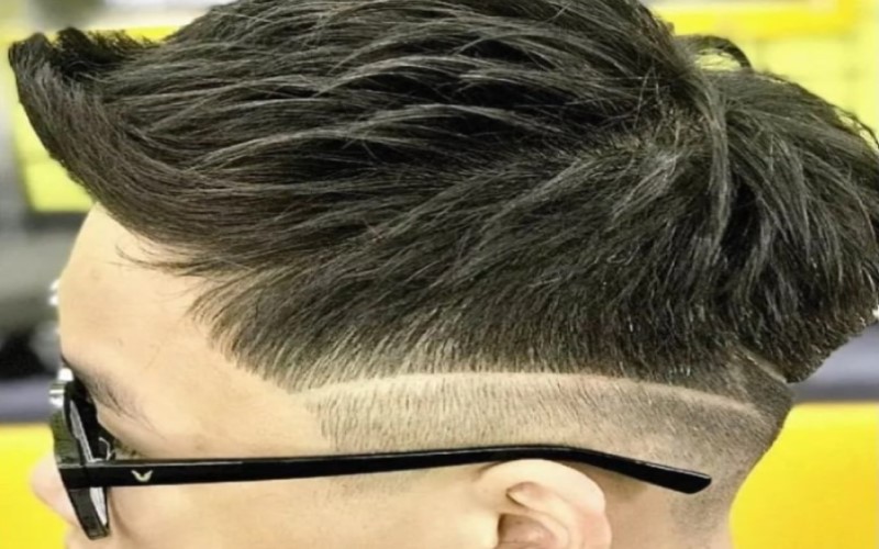 Tóc mohican nhuộm xanh rêu độc đáo